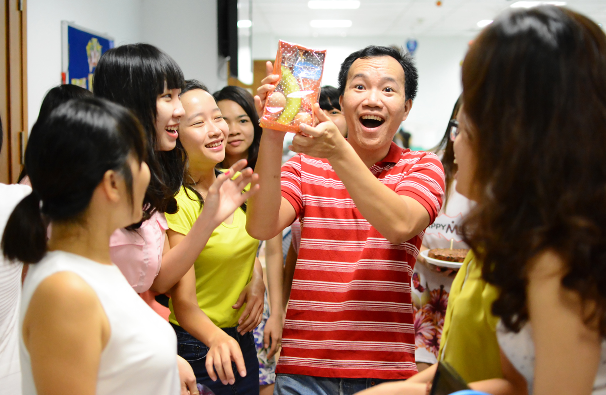<p> Anh Nguyễn Vinh Hải bày tỏ sự hào hứng khi chọn được món quà "ưng ý" và hợp "chuẩn".</p>