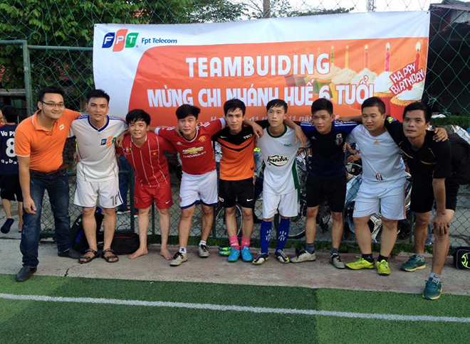 <p style="text-align:justify;"> Chiều cùng ngày, FPT Telecom Huế cũng đã tổ chức giải bóng đá giao lưu dành cho 4 đội đến từ chi nhánh Quảng Bình, Quảng Trị, IBB Huế và INF Huế.</p>