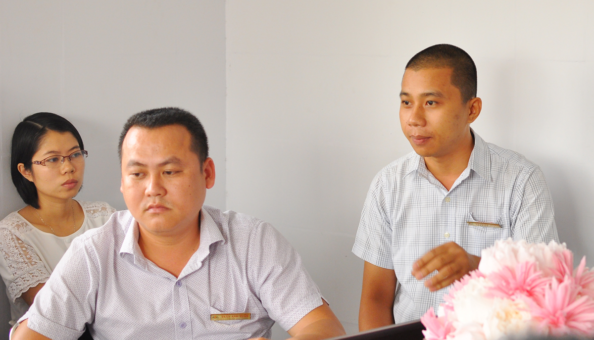 <p> Anh Phạm Văn Dương, Trưởng VPGD Long Thành, cho rằng địa bàn trải dài khiến việc thu cước khó nên nhân viên ít gắn bó.</p>