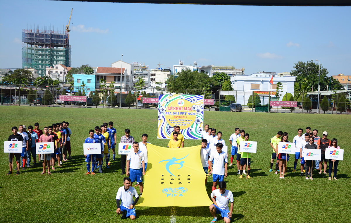 <p> Sáng ngày 15/11, lễ khai mạc giải bóng đá truyền thống FPT HCM trên sân 11 người - FFA 2015 chính thức diễn ra tại Trung tâm TDTT Công an TP HCM, quận Tân Phú. <span style="color:rgb(0,0,0);">Năm nay, giải quy tụ 9 đội bóng đến từ các đơn vị thành viên phía Nam của tập đoàn tranh tài, gồm: </span>FPT IS, FPT Retail, FPT Trading, FPT Telecom, FPT Securities, FPT Online, TP Bank, FPT Software và Ex FPT.</p>