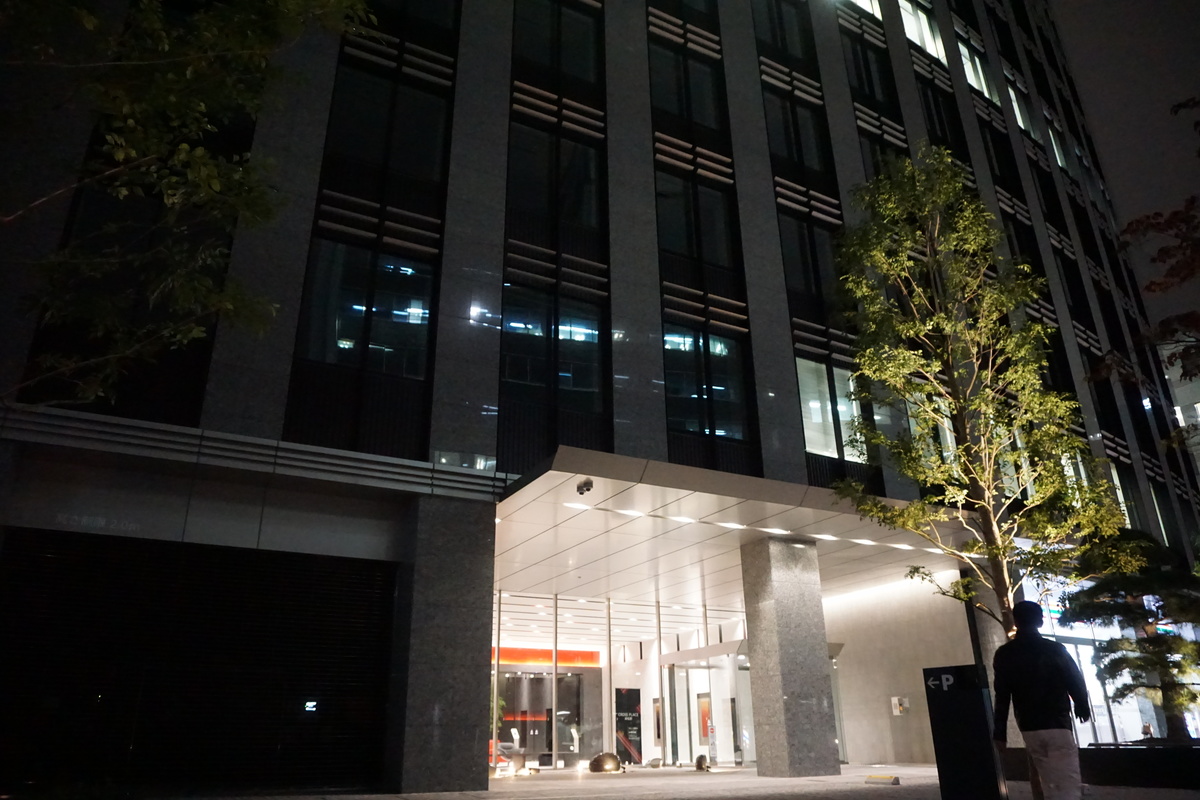 <p> Hình ảnh tòa nhà khu văn phòng mới của FPT Japan về đêm. Đây là khu vực trung tâm của thành phố Tokyo, giao thông rất thuận tiện và sầm uất.</p>
