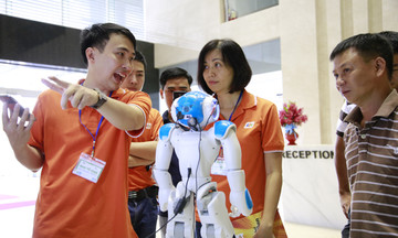 Thí sinh SMAC Challenge học về robot trước chung kết