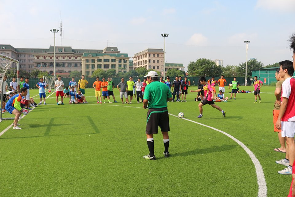 <p> Kết thúc trận đấu với tỷ số 1-1, hai đội phân thắng bại bằng loạt đá luân lưu. INF 2 đã thua đầy tiếc nuối với tỷ số 1-2 và phải nói lời chia tay với mùa giải năm nay.</p>