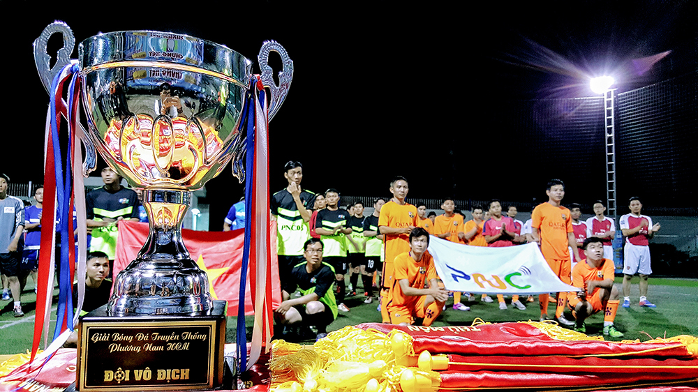 <p class="Normal"> Tối ngày 1/12, PNC Close Cup khởi tranh mùa thứ 6 tại <span>sân FPT Tân Thuận 2, quận 7, TP HCM. Đây là giải truyền thống của Phương Nam FPT Telecom.</span></p>