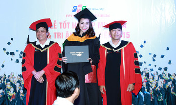Người mẫu Trà Ngọc Hằng rạng rỡ trong lễ tốt nghiệp MiniMBA