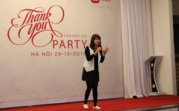 <p> Chị Tăng Minh Nguyệt, Cán bộ Văn hóa FPT Telecom, khiến hội trường náo nức hòa nhịp với ca khúc "Hoa cỏ mùa xuân".</p>