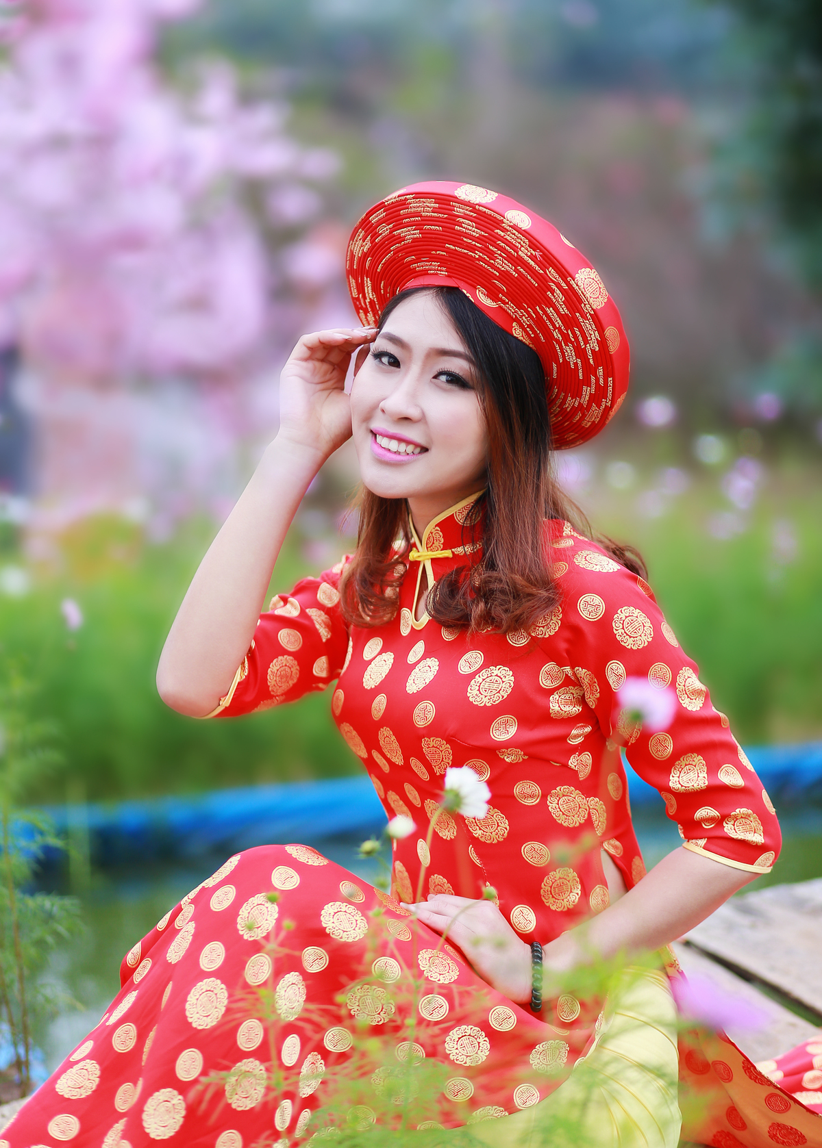 <p> Theo Hòa, khi diện áo dài, thần thái, tư thế và biểu cảm gương mặt phải dịu dàng, e ấp, toát lên nét đẹp của người con gái Việt.</p>