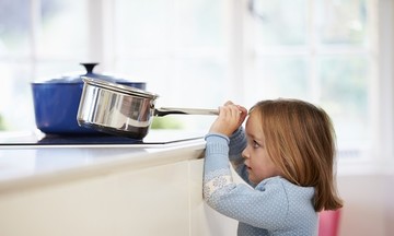 6 điều bố mẹ nên làm khi để con ở nhà một mình