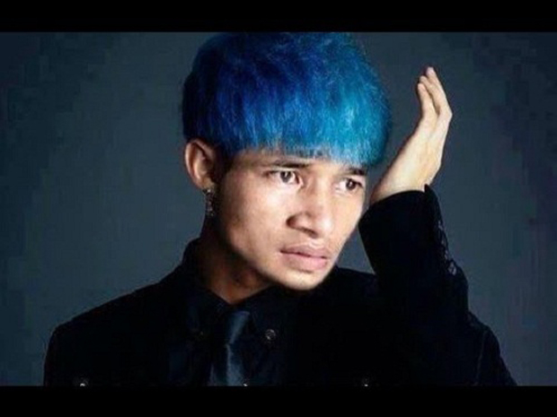 Là một ca sĩ tại gia, Lệ Rơi nhanh chóng nhận được sự quan tâm của cư dân mạng do chất giọng 'lạ' và khả năng âm nhạc chẳng giống ai. Tuy vậy, sự nghiệp ca hát của 'nam ca sĩ' kết thúc rất nhanh do không chịu nổi áp lực của sự nổi tiếng.