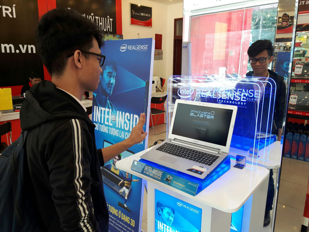 Khu trải nghiệm thực tế công nghệ RealSense sẽ có mặt tại 8 cửa hàng của hệ thống FPT Shop tại 5 tỉnh thành