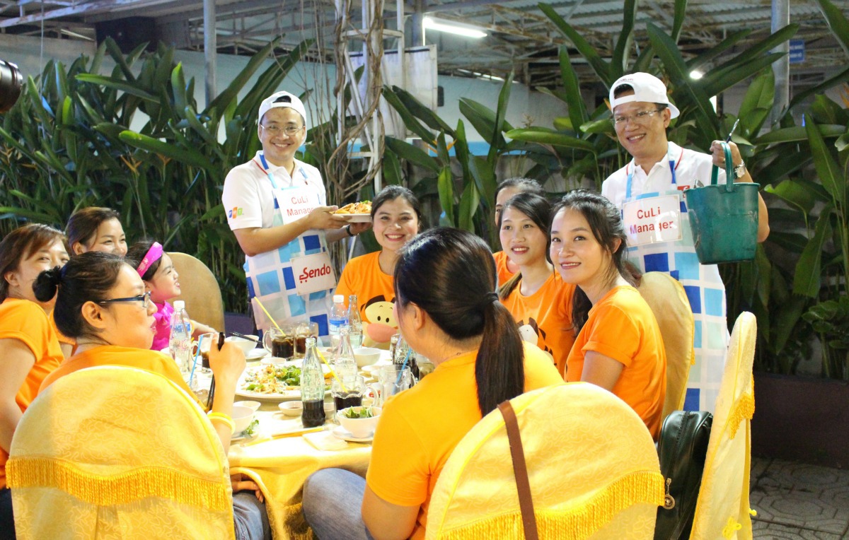 <p> TGĐ Trần Hải Linh và PTGĐ Nguyễn Phương Hoàng "nhập vai" trơn tru và điêu luyện. </p>