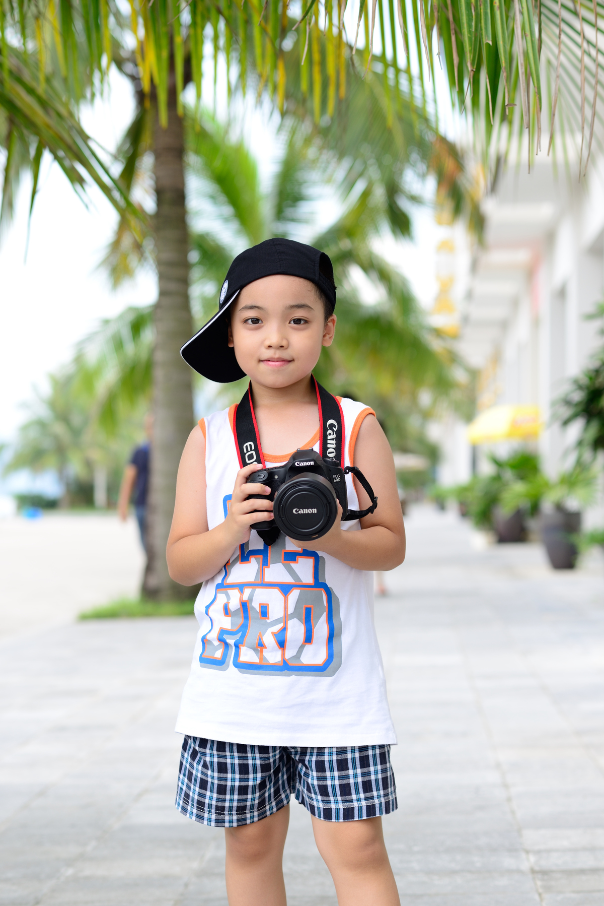 <p> Moon thích được chụp ảnh, còn Chip thích cầm máy và chụp.</p>