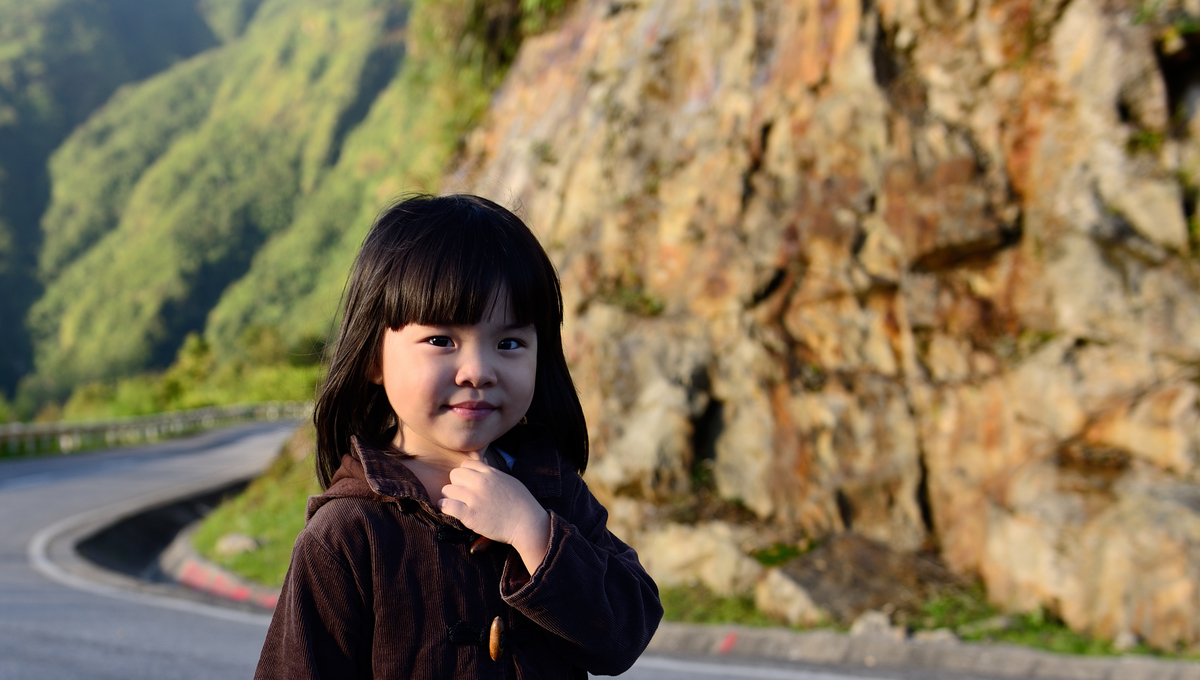 <p> Vào những dịp cuối tuần, gia đình anh hay đi du lịch. Những chuyến đi giúp các con thêm hiểu biết về đất nước và con người, đặc biệt là những vùng cao, vùng xa xôi của tổ quốc. Cả hai bé đều đã vượt qua "tứ đại đèo" của miền Bắc bao gồm: Pha Đin (Điện Biên), Mù Cang Chải (Yên Bái), Ô Quy Hồ (Lào Cai - Lai Châu) và Mã Pì Lèng (Hà Giang).</p>