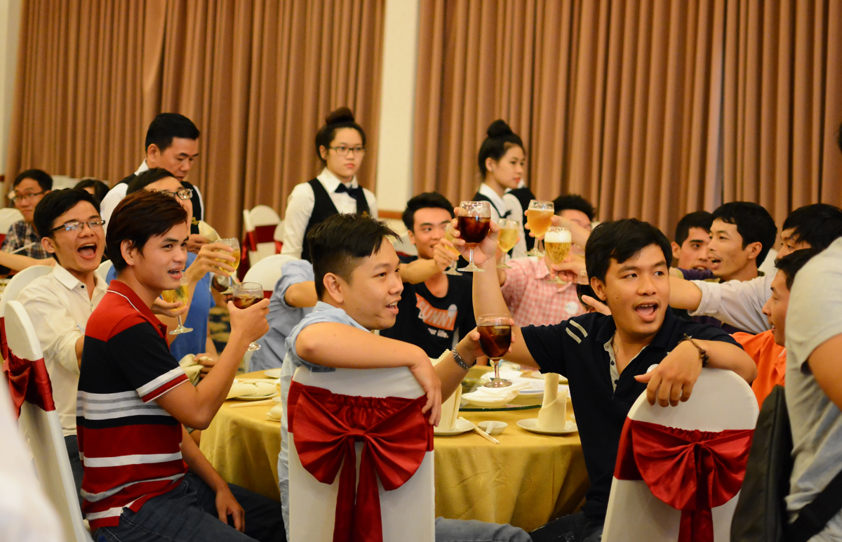 <p> Tối ngày 29/1, lễ tổng kết của Công ty Giải pháp Quảng cáo Trực tuyến ANTS đã diễn ra tại nhà hàng Đệ Nhất, quận Tân Bình, TP HCM, với 80 cán bộ nhân viên (CBNV) và khách mời tham dự.</p>