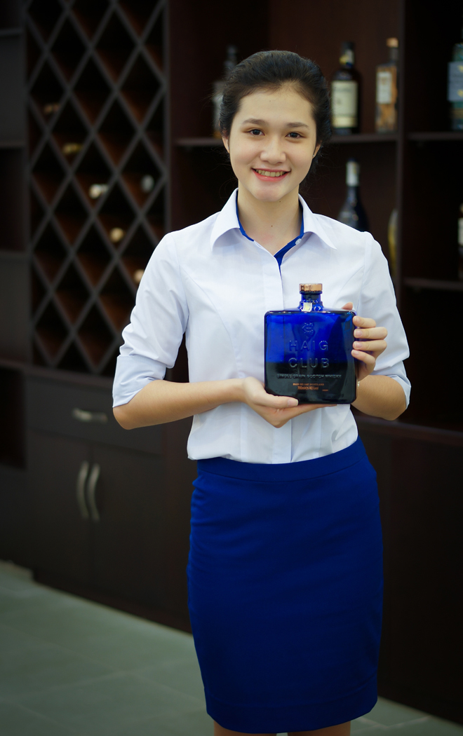 <p> Nguyễn Thị Thúy Diễm - sinh viên năm nhất ngành Quản trị nhà hàng. Dù ở Nha Trang có khá nhiều trường dạy nghề chuyên về Du lịch - Nhà hàng - Khách sạn nhưng cô gái đến từ Ninh Hòa (Khánh Hòa) đã quyết định đặt niềm tin ở FPT Polytechnic.</p>