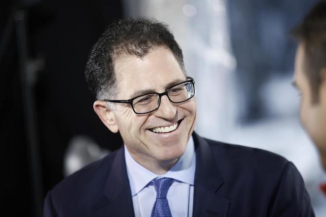 <p class="Normal"> <strong>9. Michael Dell</strong>, tài sản ròng 19,8 tỷ USD. Xếp hạng tỷ phú thế giới: 35.</p> <p class="Normal"> Cuối năm 2015, Michael Dell, tỷ phú Mỹ, người sáng lập ra hãng sản xuất máy tính và dịch vụ công nghệ thông tin khổng lồ Dell Inc., đã thông báo đồng ý mua lại công ty lưu trữ dữ liệu EMC Corp. với giá trị hợp đồng lên tới 67 tỷ USD.</p> <p class="Normal"> Năm ngoái, Dell xếp vị trí thứ 10 trong danh sách những người giàu nhất làng công nghệ. Năm nay, ông leo lên vị trí thứ 9, thế chỗ của Laurene Powell Jobs, vợ góa của Steve Jobs, người sáng lập Apple, cũng là phụ nữ duy nhất trong Top 10 năm ngoái, đã trượt khỏi danh sách Top 10 người giàu nhất làng công nghệ.</p>