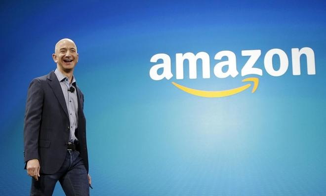 <p class="Normal"> <strong>2. Jeff Bezos</strong>, CEO Amazon, tài sản ròng 45,2 tỷ USD (+10,4 tỷ USD). Xếp hạng tỷ phú thế giới: 5.</p> <p class="Normal"> Theo Forbes, số người đăng ký dịch vụ giao hàng nhanh - Prime của Amazon đã tăng 51% năm ngoái. Việc này đã giúp Bezos lần đầu lọt Top 5 tỷ phú giàu nhất thế giới.</p> <p class="Normal"> Hiện Amazon không chỉ bán hàng trực tuyến mà còn cung cấp mọi thứ từ dịch vụ máy chủ cho tới tã lót.</p>