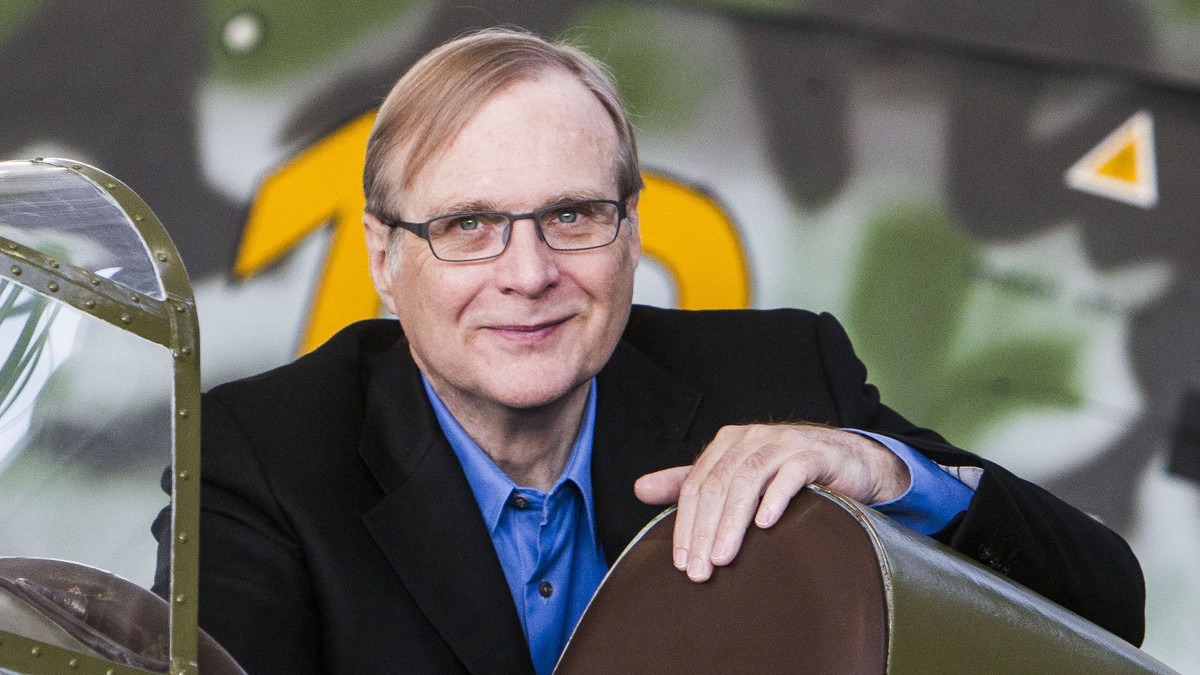 <p> <strong>10. </strong><span style="color:rgb(0,0,0);line-height:22px;"><strong>Paul Allen</strong>, </span>đồng sáng lập Microsoft (Mỹ), tài sản 17,5 tỷ USD. Xếp hạng tỷ phú thế giới: 40.</p> <p> <span style="color:rgb(0,0,0);line-height:25px;">Paul Allen đã đầu tư vào rất nhiều công ty công nghệ, bất động sản và cả nghệ thuật. Nhưng cuộc sống của ông còn có những bữa tiệc nhạc rock, các bộ sưu tập tác phẩm nghệ thuật và biệt thự, những chiếc du thuyền xa hoa và các đội thể thao nổi tiếng.</span></p> <p> <span style="color:rgb(0,0,0);">Năm nay, <em>Forbes</em> cho biết có 1.810 tỷ phú được xếp hạng, giảm so với mức kỷ lục 1.826 tỷ phú năm 2015. Trong đó, Top 10 tỷ phú 2016 sở hữu khối tài sản ròng lên đến 505,4 tỷ USD và 1.810 người có tổng tài sản 6,48 nghỉn tỷ USD, ít hơn 570 tỷ USD so với năm 2015.</span></p> <p class="Normal"> <span>Danh sách của <em>Forbes</em> cũng cho thấy Mỹ là nước có nhiều tỷ phú nhất thế giới, 540 người, sau đó tới Trung Quốc (251), Đức (120), Ấn Độ (84) và Nga (77).</span></p>
