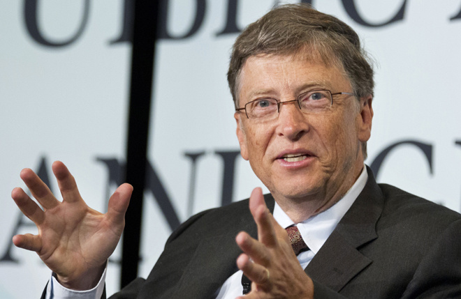 <p class="Normal"> <strong>1. Tỉ phú Bill Gates</strong>, người sáng lập Tập đoàn Microsoft, lần thứ ba liên tiếp được tạp chí Forbes vinh danh là “Người giàu nhất thế giới”.</p> <p class="Normal"> Theo đó, giá trị tài sản ròng của ông Gates, 60 tuổi, ước tính khoảng 75 tỉ USD, giảm 4,2 tỷ USD so với năm ngoái. Ông là người đứng đầu danh sách nói trên của Forbes tổng cộng 17 lần trong vòng 20 năm qua.</p> <p class="Normal"> Với danh hiệu “Người giàu nhất thế giới 2016”, ông chủ của Tập đoàn Microsoft là người lần thứ ba liên tiếp nắm giữ danh hiệu này sau khi vượt qua ông trùm viễn thông Mexico Carlos Slim trong năm 2014.</p>