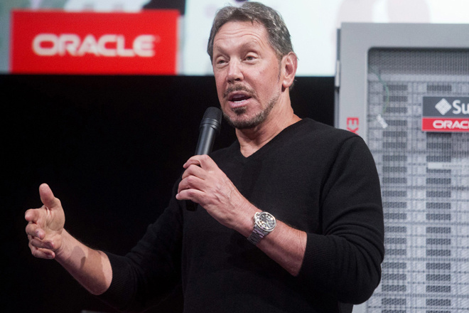 <p class="Normal"> <strong><span>4. Larry Ellison</span></strong>, Chủ tịch kiêm CTO Oracle, tài sản 43,6 <span>tỷ USD. Xếp hạng tỷ phú thế giới: 7.</span></p> <p class="Normal"> Nhà tỷ phú 71 tuổi người Mỹ thành công nhờ phát triển tập đoàn phần mềm lớn thứ hai thế giới Oracle Corp. sau khi xây dựng hệ thống cơ sở dữ liệu cho Cơ quan Tình báo Trung ương Mỹ (CIA) vào năm 1977.</p> <p class="Normal"> Cũng như Bill Gates, Larry Ellison nổi tiếng là một nhà từ thiện hào phóng với nhiều đóng góp trong các dự án bảo vệ môi trường tự nhiên, người thành lập quỹ Lawrence Ellison Foundation đầu tư vào các nghiên cứu về bệnh truyền nhiễm cũng như là một thành viên của The Giving Pledge. Bên cạnh đó, Larry Ellison cũng có niềm đam mê với môn quần vợt và mong muốn "hồi sinh" môn thể thao này.</p>