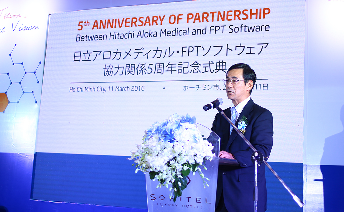 <p class="Normal"> Ông Toshihiko Kawano, PTGĐ Hitachi Aloka Medical, nhắc lại dự án chính thức với FPT là ARIETTA. "Khi đó, Hitachi Aloka phát triển dự án này như là biểu tượng cho sự sáp nhập mảng siêu âm của Hitachi Medical vào Hitachi Aloka. Hiện tại, ARIETTA là sản phẩm chủ lực của Hitachi Aloka", ông Kawano nói. "Tôi nghe nói tỷ lệ kỹ sư CNTT của Việt Nam nghỉ việc rất cao, tuy nhiên, với team Aloka thì tỷ lệ đặc biệt thấp, đặc biệt nhóm làm ARIETTA vẫn duy trì những kỹ sư tham gia từ những ngày đầu năm 2012. Đến nay họ đã là những thành viên chủ chốt của dự án Aloka".</p>