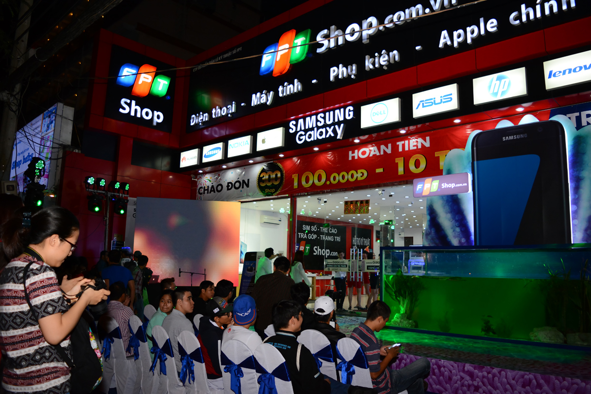 <p> Tối ngày 17/3, sự kiện ra mắt Galaxy S7 và S7 Edge đã được FPT Shop tổ chức tại số 202 Nguyễn Thị Minh Khai, quận 3, TP HCM. </p>