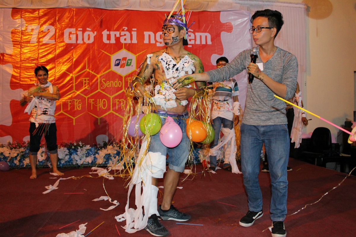 <p style="text-align:justify;"> Cú vọ xuất hiện nổi bật với sự chịu chơi từ đầu tới chân. Tính thẩm mĩ và chịu khó đầu tư đã mang đến cho họ giải nhất cuộc thi chim của "72h trải nghiệm". </p>