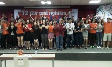 Học viên 72h nắm tay nhau ca hát 'Một nhà'