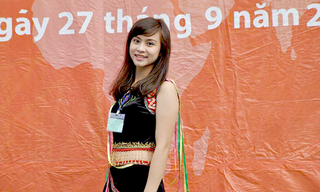 <p style="text-align:justify;"> Nói về môi trường giáo dục FPT, nữ sinh cho biết rất phù hợp với người mong muốn đi làm sớm. Nhà trường tạo điều kiện tối đa để sinh viên phát triển và hộ trợ thông tin mọi lúc về cơ hội việc làm. Nhà trường còn liên kết với nhiều doanh nghiệp, tạo điều kiện học hỏi kinh nghiệm, làm quen môi trường chuyên nghiệp.</p>