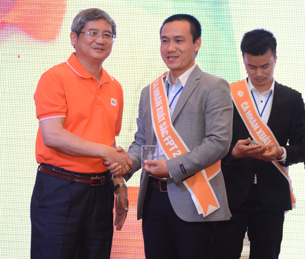 2015 là năm thứ 3 anh Quang được vinh danh cán bộ xuất sắc tập đoàn – danh hiệu mà để được ghi nhận đến lần thứ ba là chuyện xưa nay "hiếm" ở FPT.