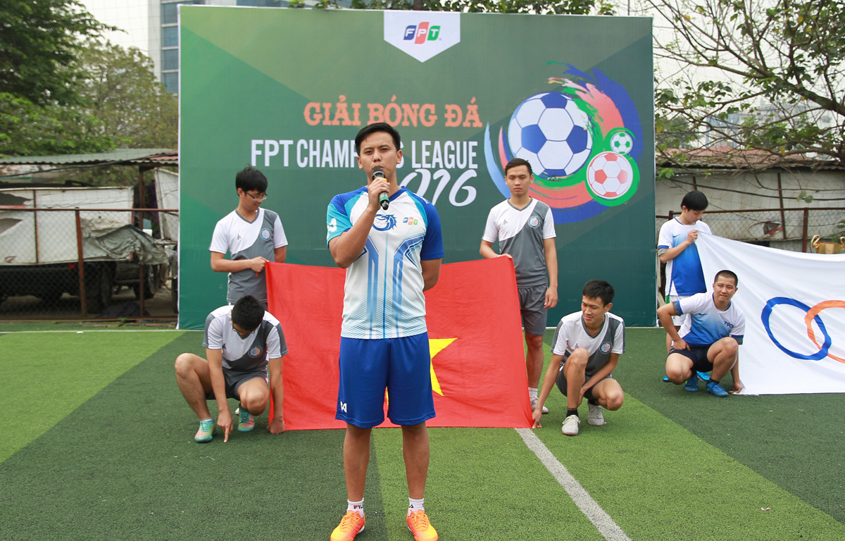 <p> Gắn bó với sân cỏ FPT lâu năm, Nguyễn Văn Trung, cầu thủ FSOFT.FSU1.BU9, đại diện cho vận động viên tham gia giải hứa sẽ chơi fair-play, đúng điều lệ của Ban tổ chức.</p>