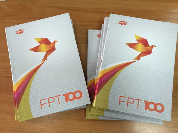 FPT 100 được in thành 200 cuốn, ngoài 100 cá nhân xuất sắc, sách còn được tặng cho lãnh đạo đơn vị.