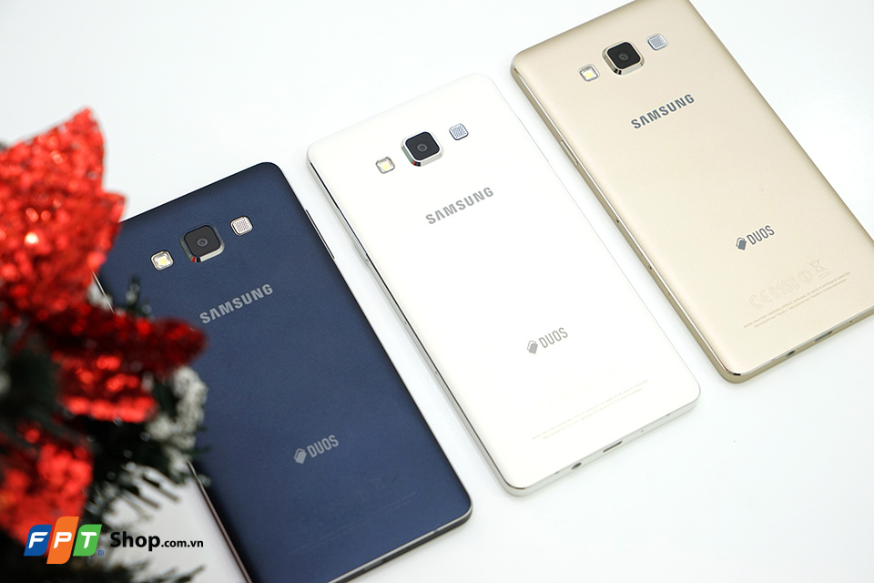 <p class="Normal" style="text-align:justify;"> <a href="http://fptshop.com.vn/dien-thoai/samsung-galaxy-a7-sm-a700f"><strong>Samsung Galaxy A7</strong></a> là chiếc phablet sang trọng với thiết kế nhôm nguyên khối và thân hình “siêu mẫu” của Samsung. Máy sở hữu nhiều tính năng mới và cao cấp nhất hiện nay với màn hình Super Amoled 5,5 inch, bộ đôi camera chất lượng cao và đặc biệt là bộ vi xử lý cấu trúc 64-bit cho hiệu năng xuất sắc. Sản phẩm được giảm tới 1,5 triệu đồng, chỉ còn 5.990.000 đồng, áp dụng cho hai mã màu đen và trắng.</p> <p class="Normal" style="text-align:justify;"> Khách hàng có thể xem thêm chi tiết hàng trăm mẫu điện thoại đang được FPT Shop giảm giá đến 30% <a href="http://fptshop.com.vn/xa-hang-2016?s=giam-gia-asc"><strong>tại đây</strong></a>. Chi tiết liên hệ 18006601 để được tư vấn, mua hàng nhanh.</p>