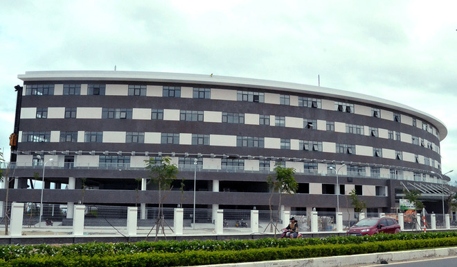 <p class="Normal"> <span>Tòa nhà được thiết kế theo kiến trúc xanh, giúp công trình giảm 21% năng lượng điện, tiết kiệm 32% lượng nước và 20% chi phí năng lượng.</span></p>