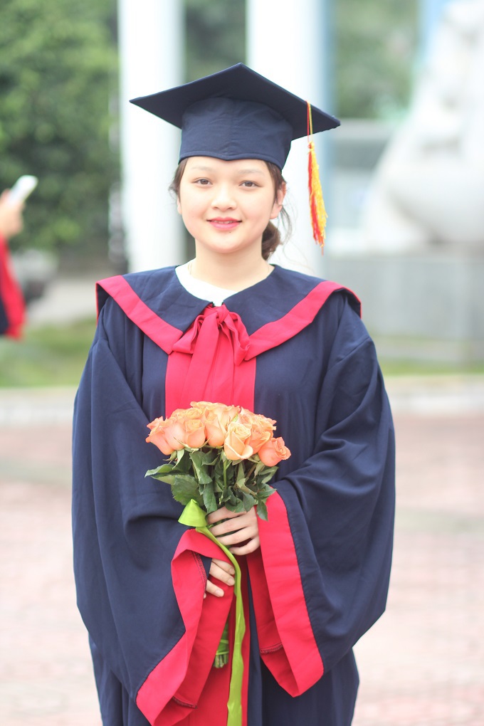 <p> Trần Thị Kiều Trang, sinh viên ngành Kế toán Doanh nghiệp, FPT Polytechnic có nhiều cảm xúc đan xen trong ngày ra trường. </p>