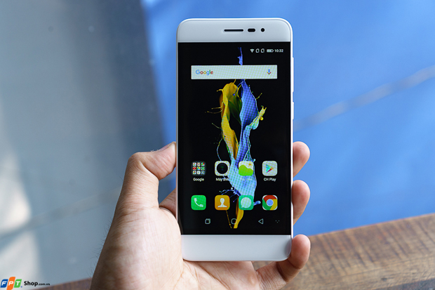 Là smartphone thuộc phân khúc tầm trung nhưng Coolpad Fancy được chăm chút ngoại hình khá kỹ lưỡng