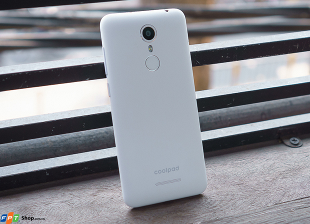 Camera chính của Coolpad Fancy có độ phân giải 8 MP, khẩu độ f/2.2, đèn flash trợ sáng với nhiều tính năng chụp ảnh thú vị