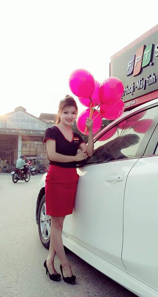 <p> Hiền đến với FPT khi vừa mới quyết định dừng chân trên con đường sự nghiệp hiện tại của mình. Một lần vào FPT Shop mua hàng, tình cờ cô gặp lại người bạn cũ làm quản lý tại đây. Câu chuyện qua lại, Hiền thấy yêu thích môi trường nơi đây nên quyết định tìm hiểu và thử một cơ hội mới.</p>