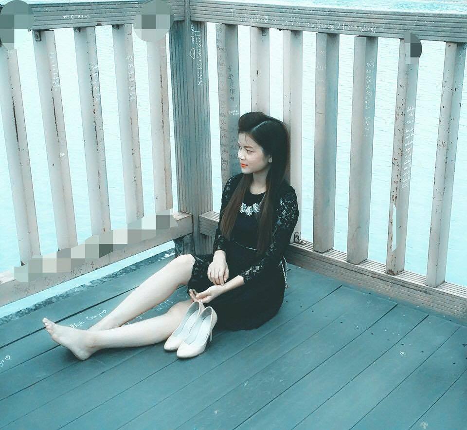 <p> Bên ngoài, Hiền được bạn bè đồng nghiệp đánh giá là cô gái thân thiện, dễ gần, luôn hòa đồng, giúp đỡ người khác. Cô tâm niệm: "Hãy sống và cống hiến như thể hôm nay là ngày cuối cùng được tồn tại".</p>