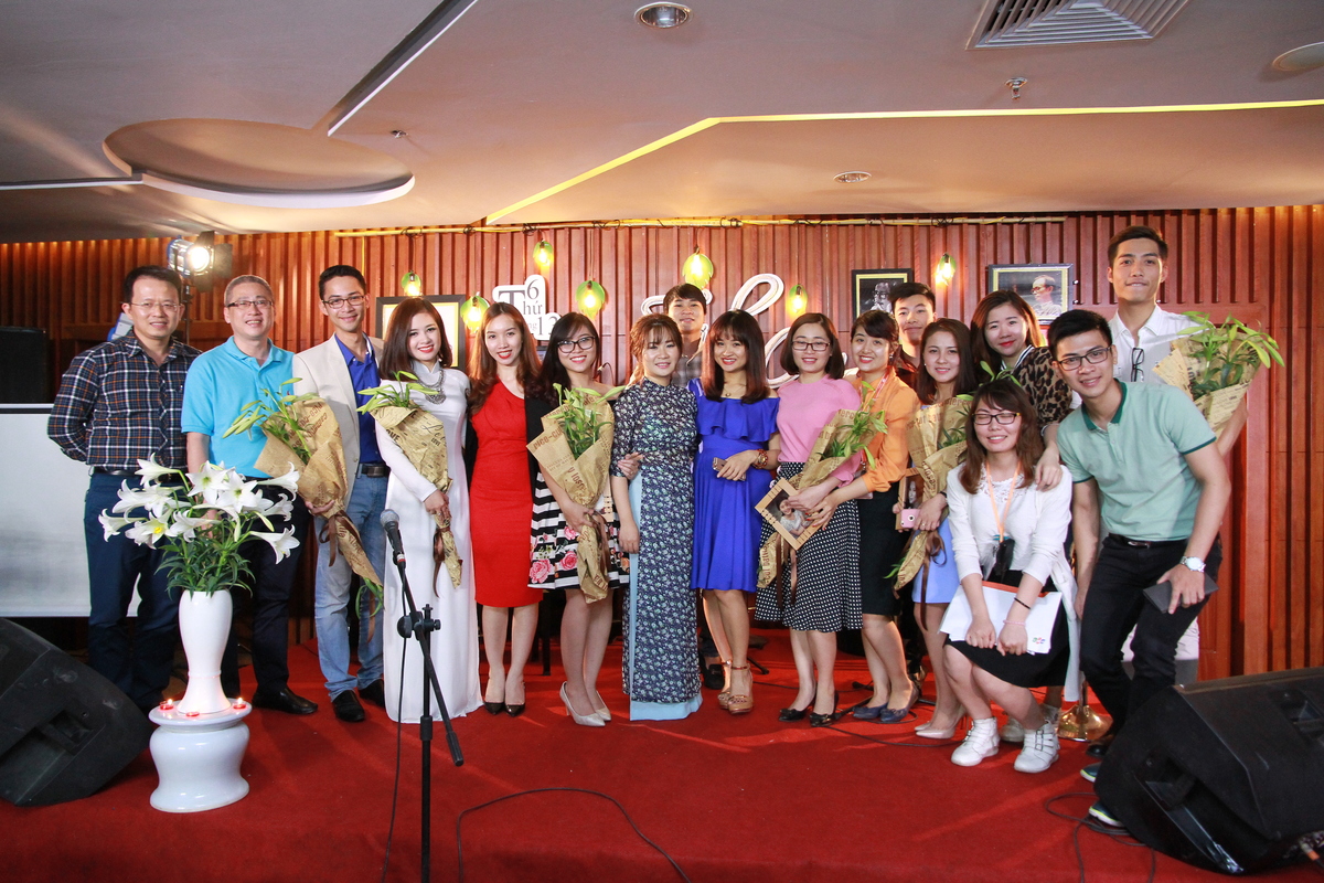 <p> Đêm nhạc Thứ 6 tầng 13 Trịnh ca đã để lại nhiều cảm xúc cho người FPT nhân dịp kỷ niệm 15 năm ngày mất của cố nhạc sĩ Trịnh Công Sơn. </p>