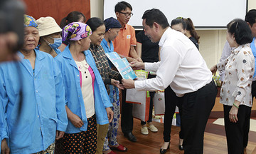 FPT hỗ trợ 500 triệu đồng cho Bệnh viện Ung bướu Đà Nẵng