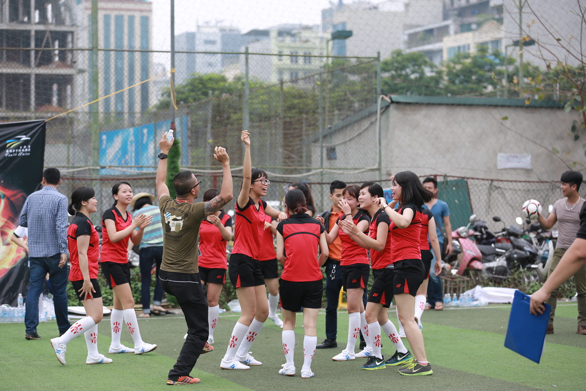 <p> Niềm vui của những cầu thủ FEFA khi vượt qua đối thủ IKU với tỷ số 2-0. Năm ngoái, họ cũng giành ngôi vô địch ở hạng Cup Bạc.</p>