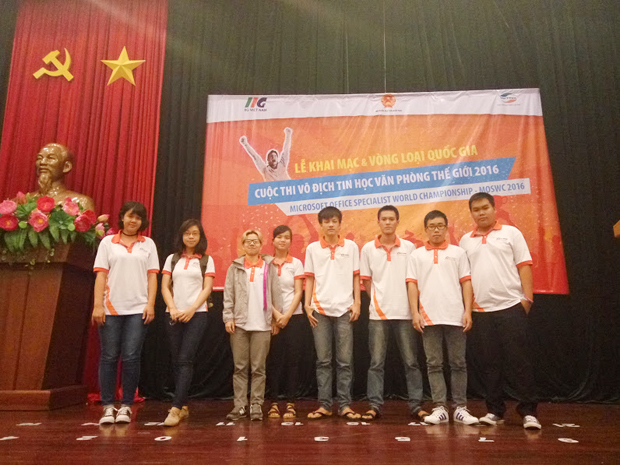 Đội tuyển “MOSWC 2016” của Cao đẳng thực hành FPT Polytechnic Đà Nẵng và Tây Nguyên tham gia vòng loại khu vực miền Trung.