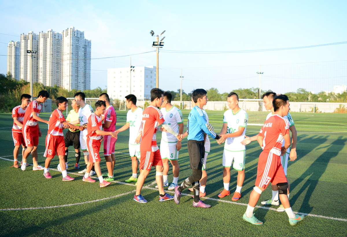 <p> Lá thăm may rủi đã đưa tuyển FPT HCM đối đầu với EOC FC - đội bóng được mệnh danh là "Dải ngân hà xanh" của các giải phong trào ở Hà Nội. </p>