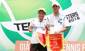 Tân vô địch lập kỷ lục 7 lần nâng cup FPT Tennis