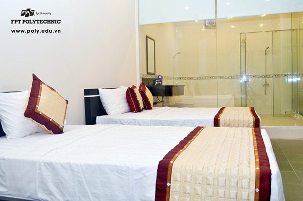 Với tổng số vốn đầu tư lên tới 5 tỷ đồng, cơ sở mới của FPT Polytechnic HCM chú trọng thiết kế các phòng thực hành theo tiêu chuẩn 4 sao như: phòng bar, nhà hàng, buồng khách sạn, lễ tân, Business center...