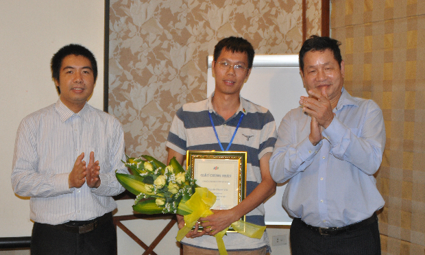 Anh Nguyễn Thanh Yên, chuyên gia công nghệ cấp 3, được tập đoàn tôn vinh hồi tháng 9/2015.