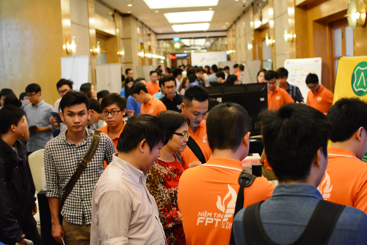<p> Hôm nay (ngày 18/5), Ngày Công nghệ FPT - FPT Techday 2016 - với chủ đề "Kết nối để bứt phá" đã chính thức diễn ra tại khách sạn New World, quận 1, TP HCM. Sự kiện thu hút hơn 500 chuyên gia công nghệ và khách mời tham dự.</p>
