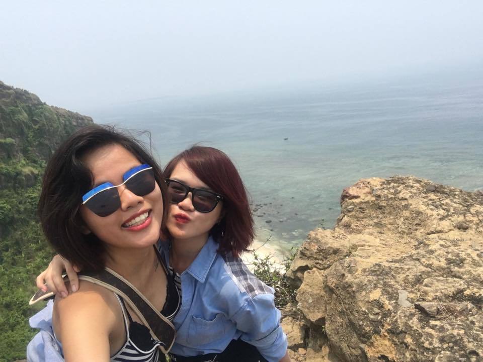<p> Nguyễn Minh Hiền (bên phải), chia sẻ, đây là chuyến đi du lịch đầu tiên chỉ với các bạn nữ nên mang lại cảm giác mới lạ và rất thoải mái với cô.</p>