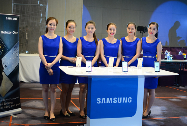 Hệ thống bán lẻ FPT Shop vừa phối hợp với Samsung Việt Nam chính thức giới thiệu dòng sản phẩm Galaxy On7. Đặc biệt, chiếc smartphone này sẽ được bán theo kênh online.